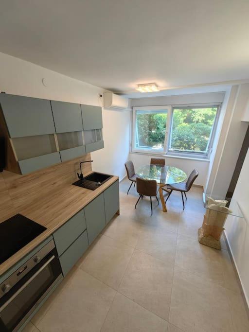 New 1 Bedroom Near Center And Beach 스플리트 외부 사진